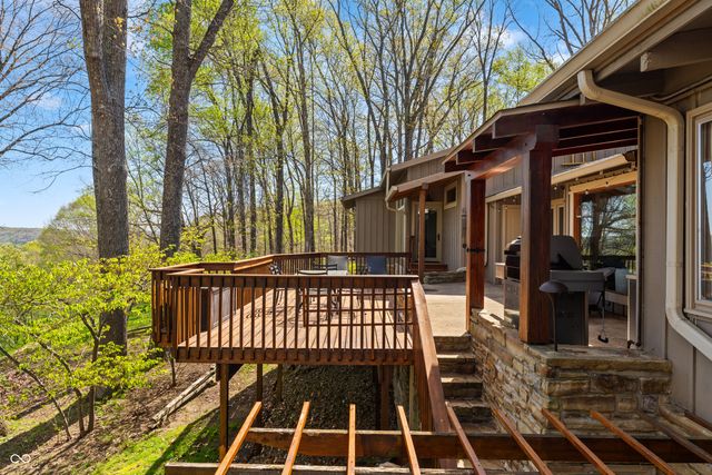 488 Town Hill Road E, Nashville, IN 47448
