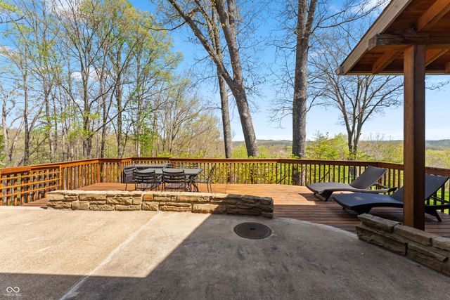 488 Town Hill Road E, Nashville, IN 47448