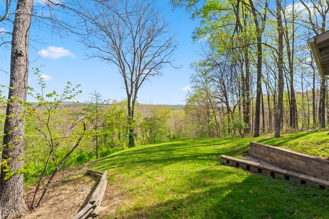 488 Town Hill Road E, Nashville, IN 47448