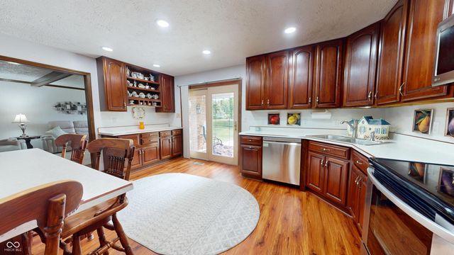 611 Sun Valley Court, Indianapolis, IN 46217