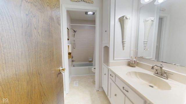 611 Sun Valley Court, Indianapolis, IN 46217
