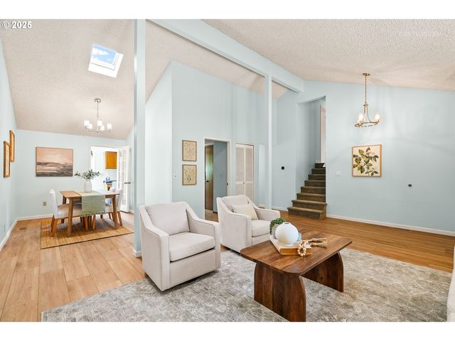 13135 Sw DARTMOOR Ct, Beaverton, OR 97008