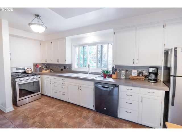 541 W 21ST Ave, Eugene, OR 97405
