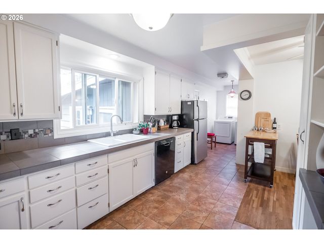 541 W 21ST Ave, Eugene, OR 97405