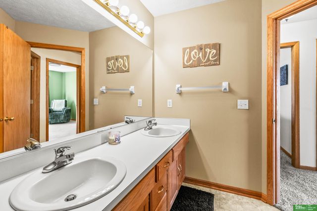 4005 N 208th Street, Omaha, NE 68022