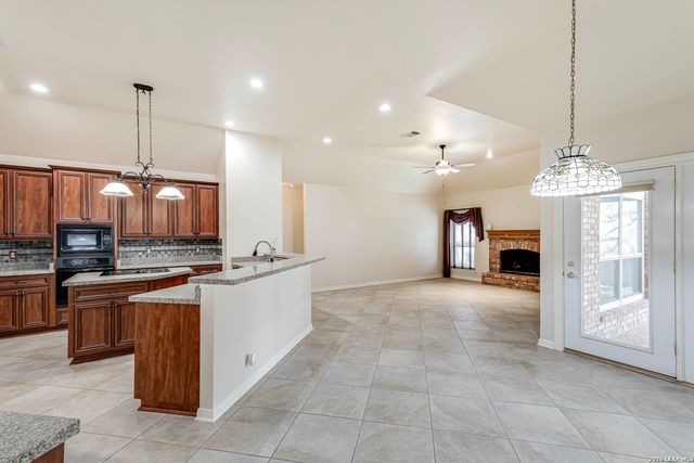 13110 Vista Loma, San Antonio, TX 78216