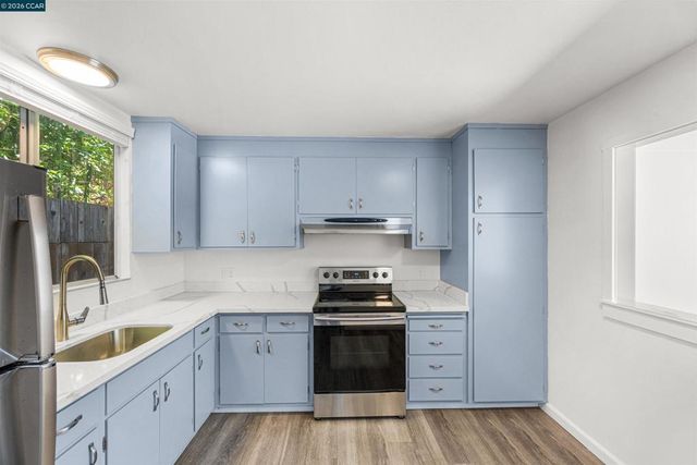 1037 Stannage Ave, Albany, CA 94706