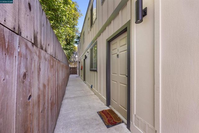 1037 Stannage Ave, Albany, CA 94706