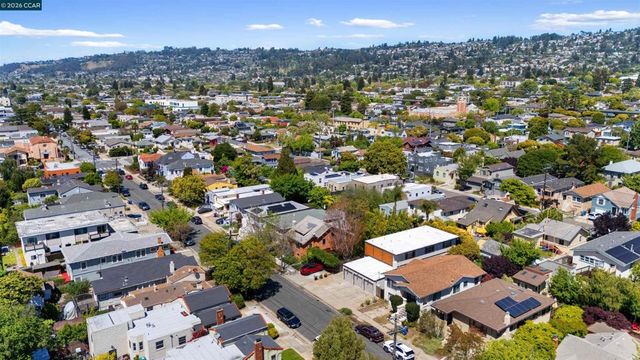 1037 Stannage Ave, Albany, CA 94706
