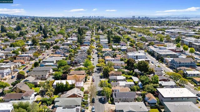 1037 Stannage Ave, Albany, CA 94706