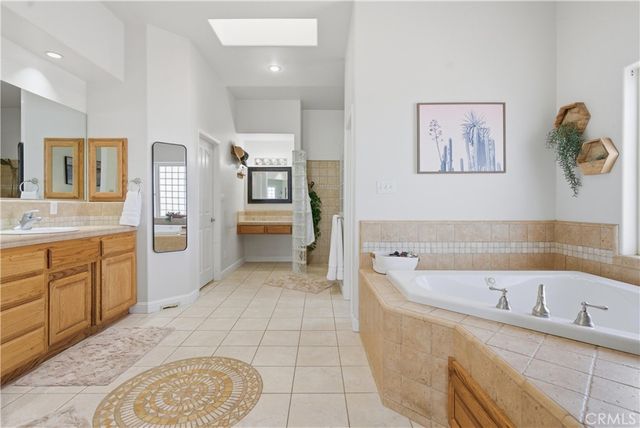 1148 Basta, Bakersfield, CA 93308