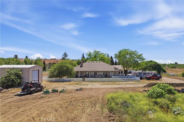 1148 Basta, Bakersfield, CA 93308