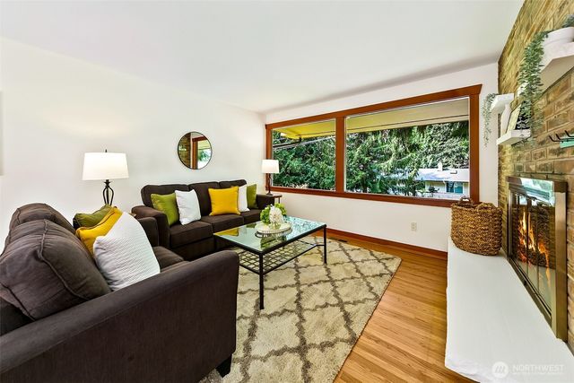 19116 17th Avenue NW, Shoreline, WA 98177