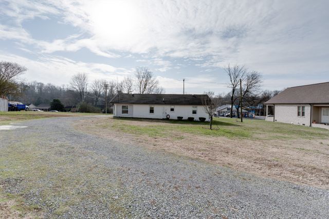 5107 Austin Peay Hwy, Westmoreland, TN 37186