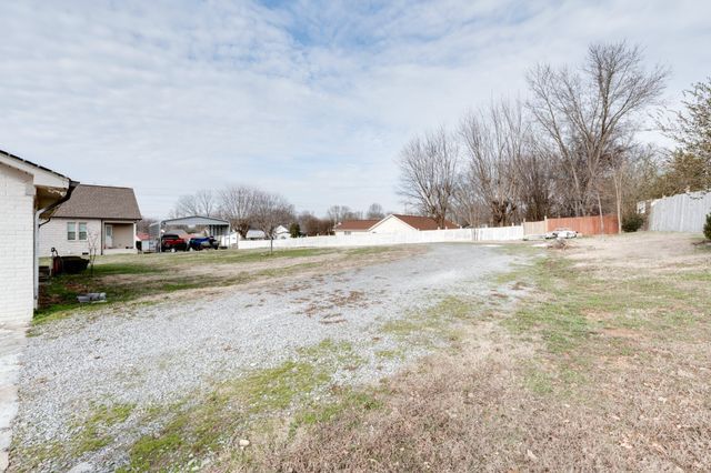 5107 Austin Peay Hwy, Westmoreland, TN 37186