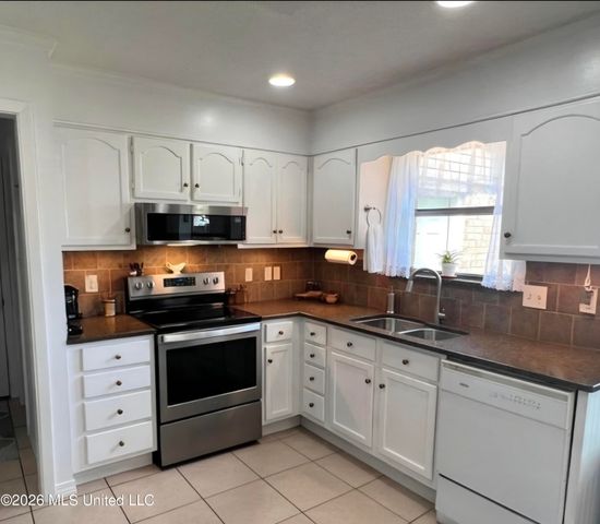 1624 Heidenheim Street, Pascagoula, MS 39581