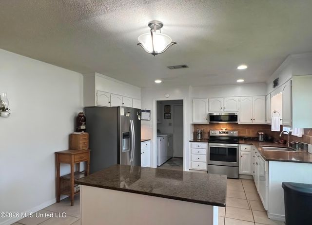 1624 Heidenheim Street, Pascagoula, MS 39581