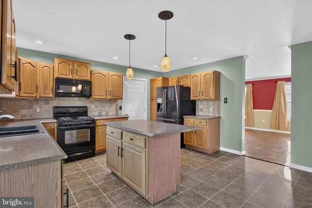 3076 JODI LN, Dover, PA 17315