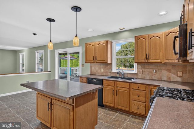 3076 JODI LN, Dover, PA 17315