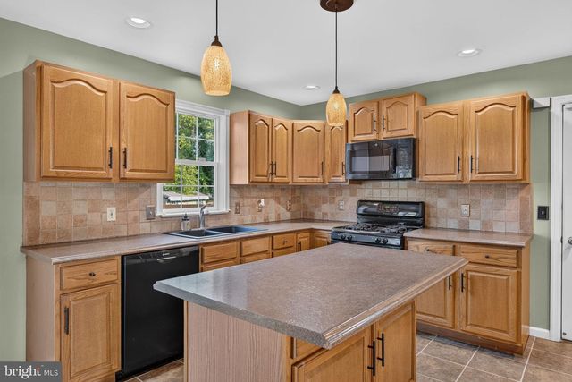 3076 JODI LN, Dover, PA 17315