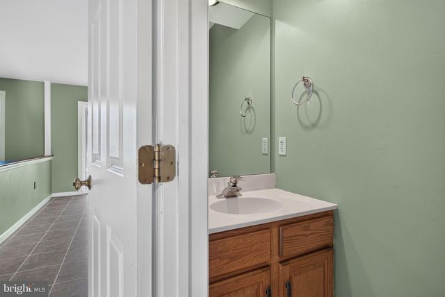 3076 JODI LN, Dover, PA 17315