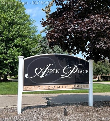 37432 N Laurel Park Drive 22, Livonia, MI 48152