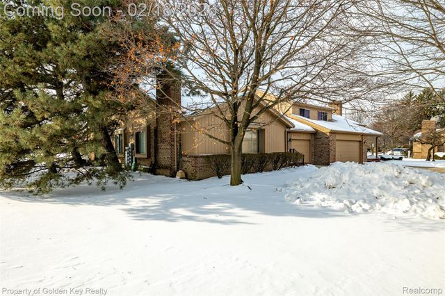 37432 N Laurel Park Drive 22, Livonia, MI 48152