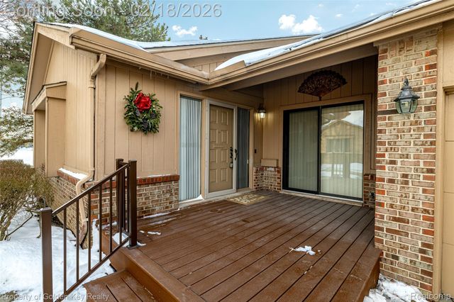 37432 N Laurel Park Drive 22, Livonia, MI 48152