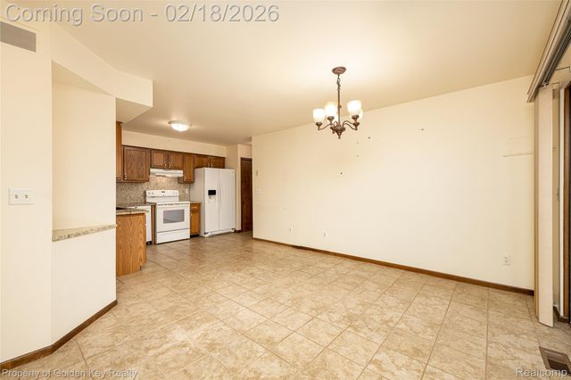 37432 N Laurel Park Drive 22, Livonia, MI 48152