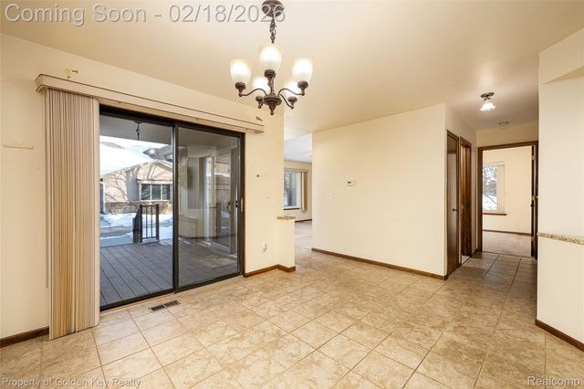 37432 N Laurel Park Drive 22, Livonia, MI 48152