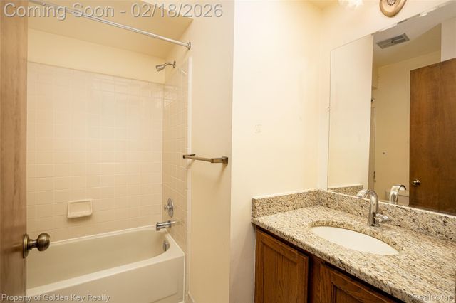 37432 N Laurel Park Drive 22, Livonia, MI 48152