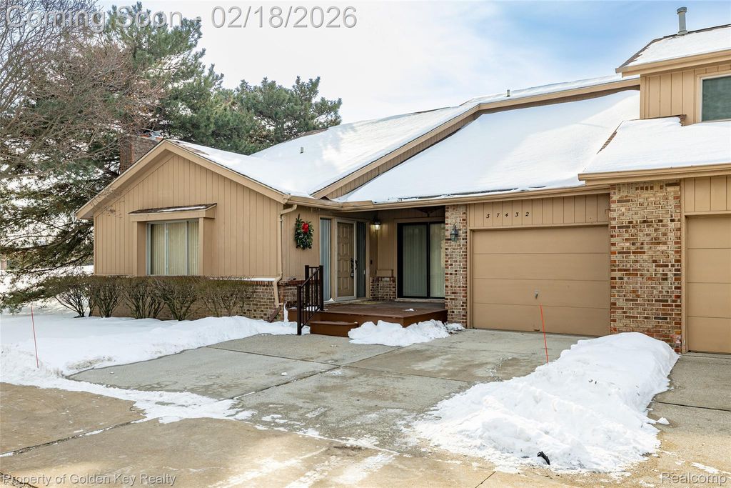 37432 N Laurel Park Drive 22, Livonia, MI 48152