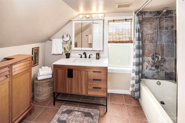 10820 2nd Avenue SW, Seattle, WA 98146