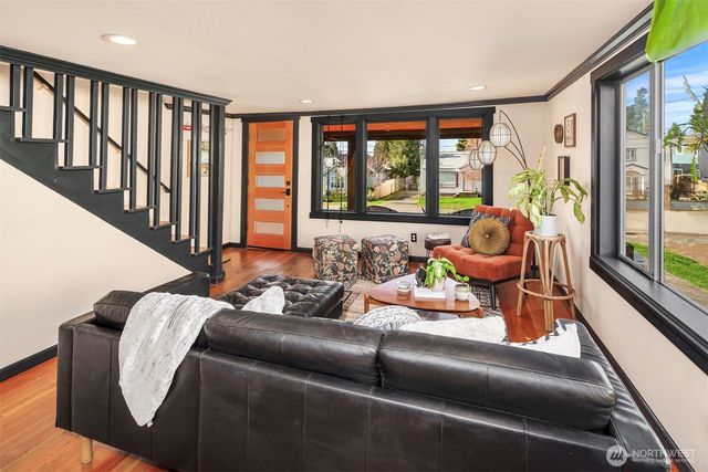 10820 2nd Avenue SW, Seattle, WA 98146