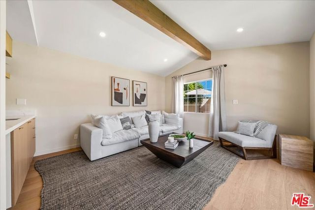 14537 Hesby Street, Sherman Oaks, CA 91403