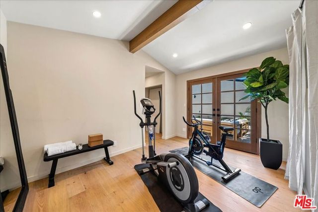 14537 Hesby Street, Sherman Oaks, CA 91403