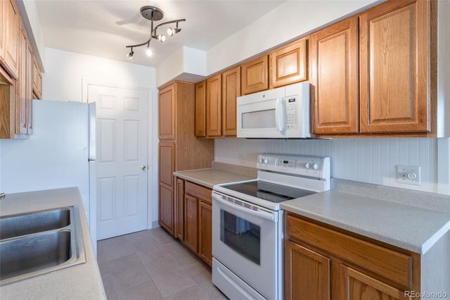 9957 Croke Drive, Denver, CO 80260