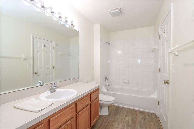 212 GOLDEN POND COURT, Valrico, FL 33594