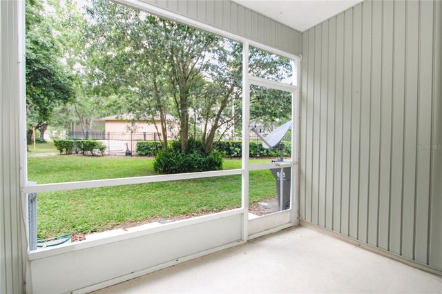 212 GOLDEN POND COURT, Valrico, FL 33594