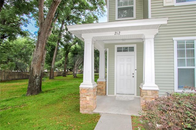 212 GOLDEN POND COURT, Valrico, FL 33594