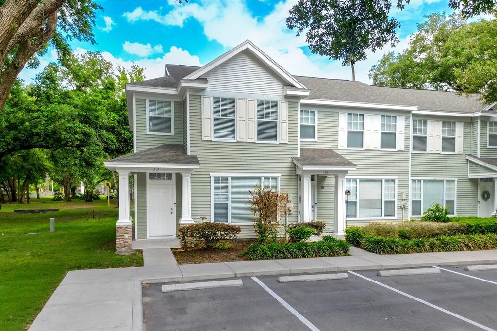 212 GOLDEN POND COURT, Valrico, FL 33594