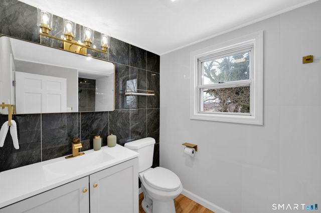 52 Vineyard Road, North Haven, CT 06473