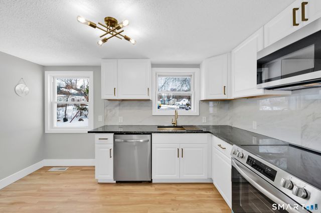 52 Vineyard Road, North Haven, CT 06473