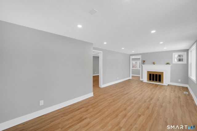 52 Vineyard Road, North Haven, CT 06473