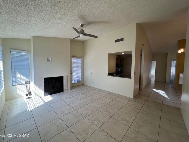 6451 N Tierra de las Catalinas Apt 64, Tucson, AZ 85718