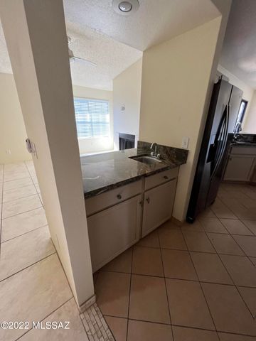 6451 N Tierra de las Catalinas Apt 64, Tucson, AZ 85718