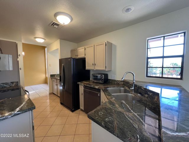6451 N Tierra de las Catalinas Apt 64, Tucson, AZ 85718