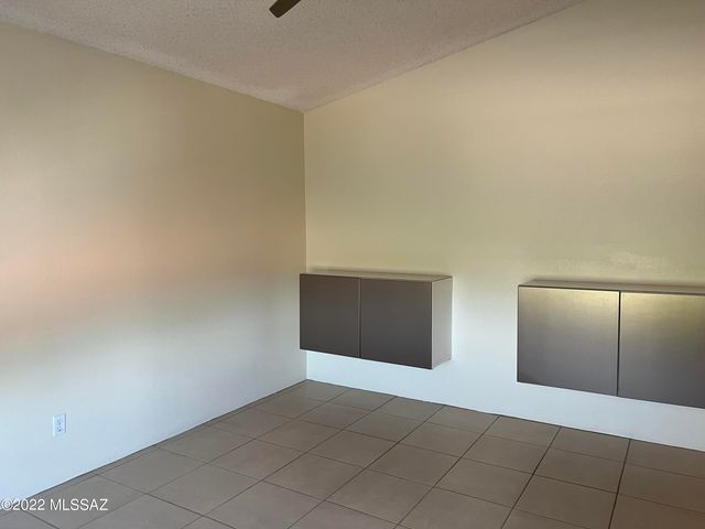 6451 N Tierra de las Catalinas Apt 64, Tucson, AZ 85718