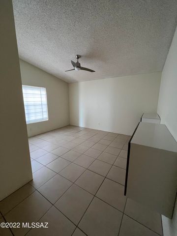 6451 N Tierra de las Catalinas Apt 64, Tucson, AZ 85718