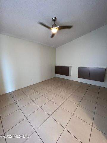 6451 N Tierra de las Catalinas Apt 64, Tucson, AZ 85718